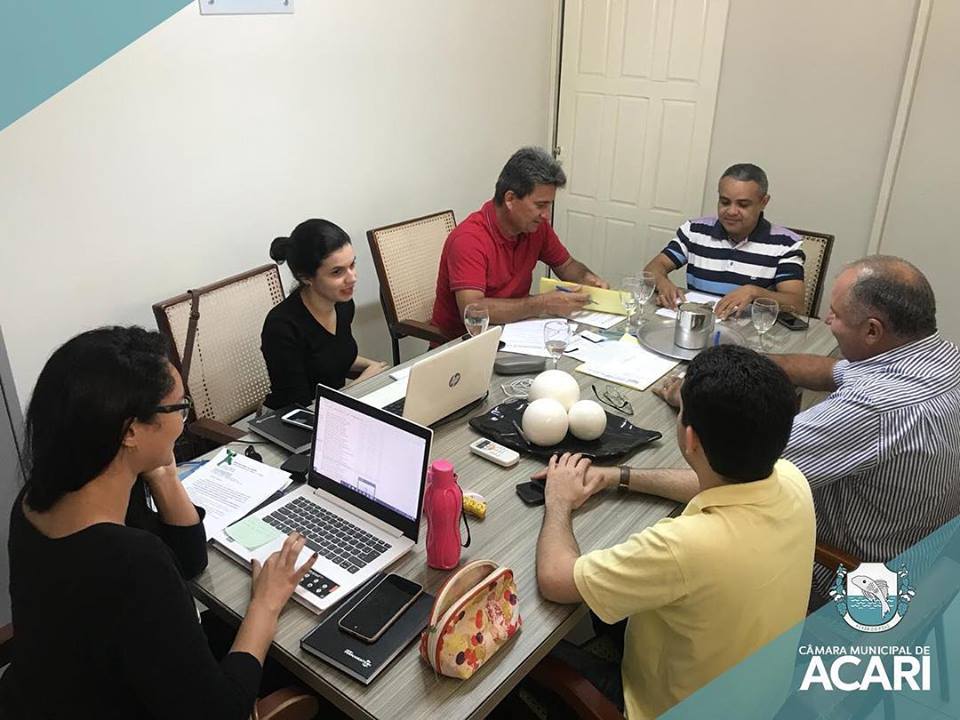 A Comissão de Constituição, Legislação, Justiça, Finanças e Tributação da Câmara Municipal de Acari se reúne neste momento na Sala de Reuniões da Casa para analisar o Projeto de Lei n° 004/2019 e o Projeto de Resolução n° 001/2019.