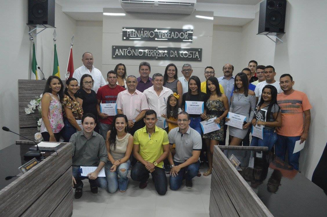 Câmara Municipal de Acari entrega certificados a alunos do curso de Operador de Computador